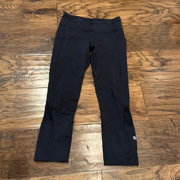 GUC lululemon capri pants with side pockets and mesh detail on the back of knees - Picture 1 of 3